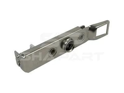 4.68424 Engine hood slot